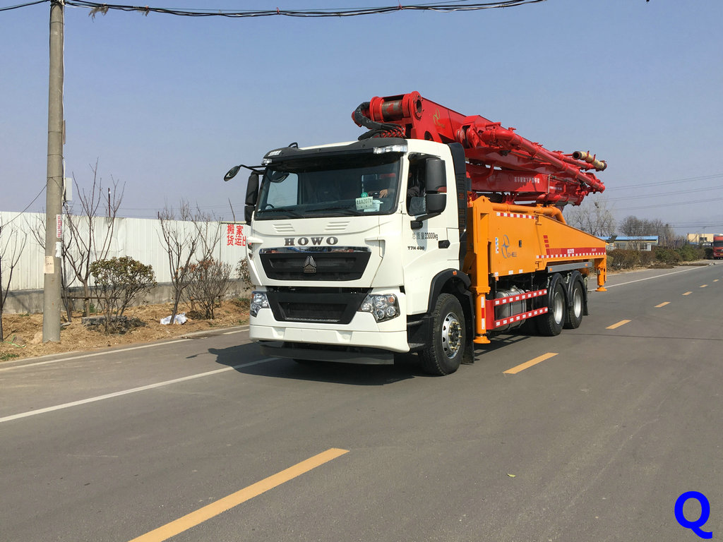 小型混凝土泵車(chē)，青島科尼樂(lè)混凝土泵車(chē)，天泵，