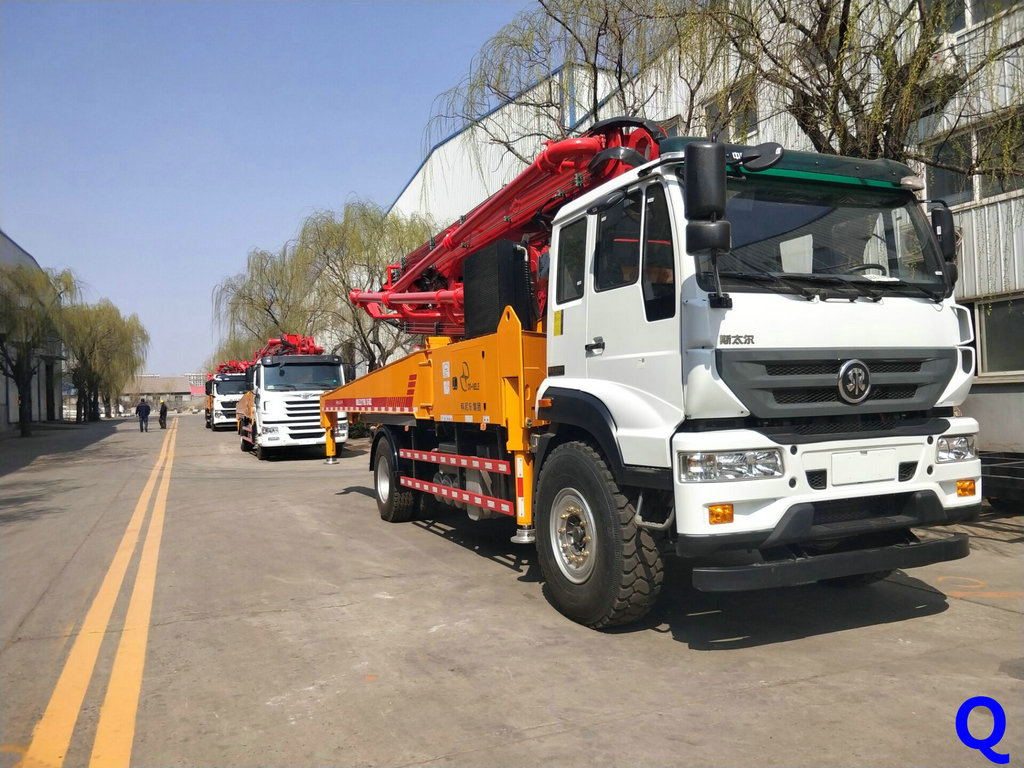 小型混凝土泵車，天泵，小型泵車，混凝土泵車