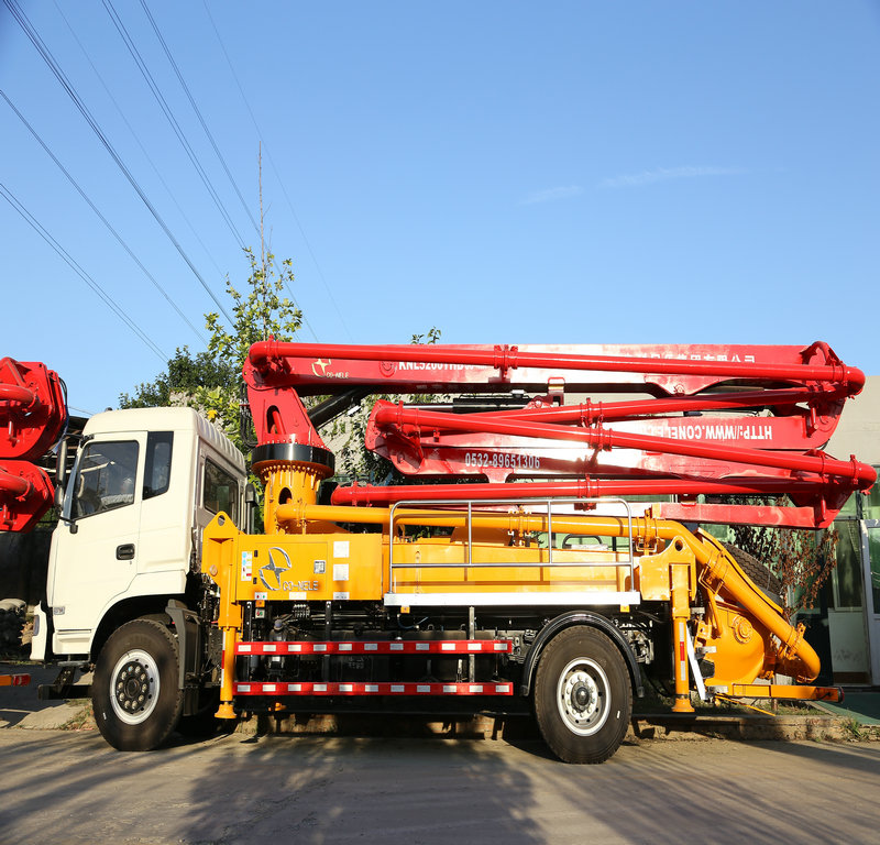 小型混凝土泵車，混凝土泵車，天泵，小型泵車